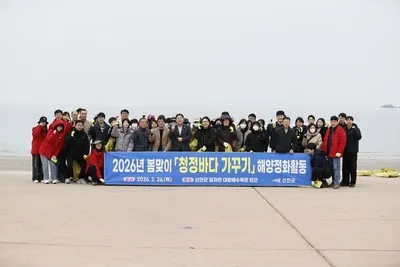신안군, ‘청정바다 가꾸기’ 해양정화…대광해수욕장 20톤 청소