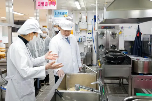 광주시교육청, 신학기 앞두고 학교급식 위생안전 특별점검 실시