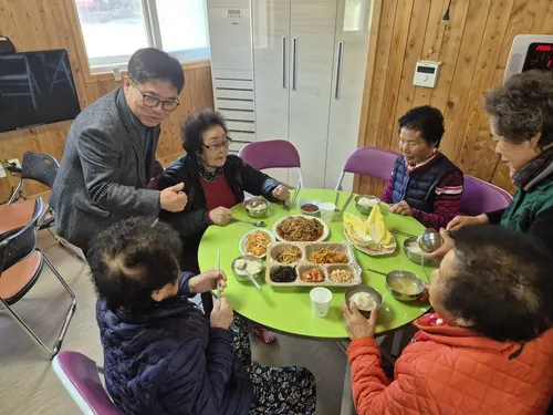 "고기 한 점에 웃음꽃" 칠량면 '고기밥상데이' 현장 가보니