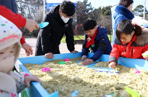 청자와 미술이 만나 만드는 봄, 제54회 강진청자축제 개막