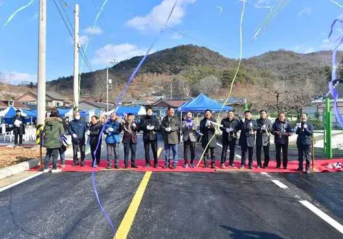 “주민이 원하면 합니다” 장성군, 잠암마을 도로 확·포장 공사 매...